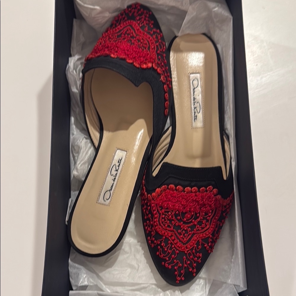 Oscar de la Renta Black and Red Embroidered Women's Shoes